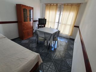 Foto 1 de Dos ambientes a la calle con balcon. Zona Hermitage / Aldrey