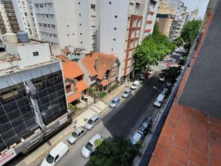 Foto 5 de Dos ambientes a la calle con balcon. Zona Hermitage / Aldrey