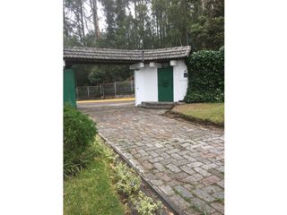 Casa con Terreno de 2543.35m2 en Venta Campo Alegre Monteserrin Quito