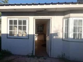 Casa en venta - 3 Dormitorios 2 Baños - Local - Cochera - 227Mts2 - Luis Guillón, Esteban Echeverría