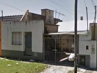 Casa en venta - 3 Dormitorios 2 Baños - Local - Cochera - 227Mts2 - Luis Guillón, Esteban Echeverría