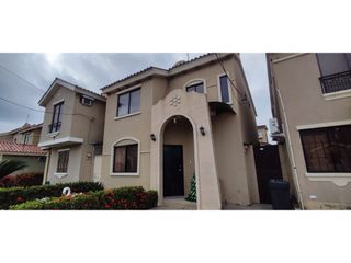 Foto 1 de VENDO HERMOSA CASA EN URBANIZACIÓN SAN ANTONIO