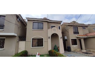 Foto 2 de VENDO HERMOSA CASA EN URBANIZACIÓN SAN ANTONIO