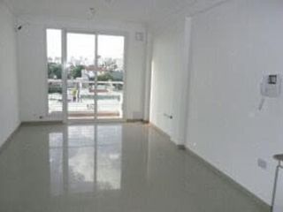 Foto 2 de Excelente departamento de 2 amb con balcón y cochera