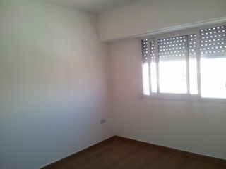 Foto 3 de Excelente departamento de 2 amb con balcón y cochera