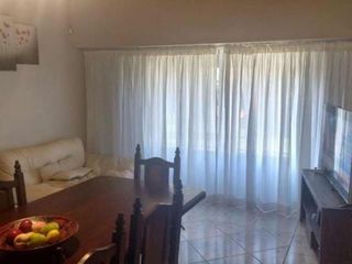 Casa en venta - 4 dormitorios 4 baños 2 cocheras - 177mts2 - Melchor Romero, La Plata