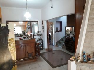 Casa en venta de 6 dormitorios c/ cochera en Ituzaingó Sur
