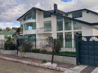 Foto 1 de CLUB LOS CHILLOS, vendo casa independiente, 1.200m2 de terreno y 460m2 de construcción, 5 alcobas, suite independiente