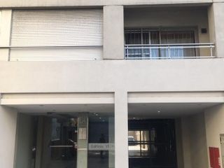 Cochera Cubierta c/Porton a Control Remoto, en Edificio Nuevo S/Av. Beiro
