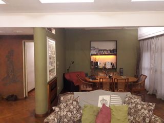 Venta Depto. 4 amb. Balcón al frente. Patio