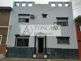 Foto 1 de vendo casa 5 amb en parque avellaneda