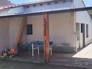 Casa en venta de 2 dormitorios c/ cochera en Barrio El Huaico.