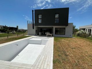 Casa 4 Amb Con Piscina - Terralagos