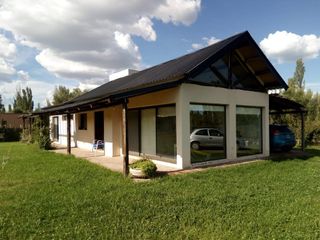 Foto 1 de Casa con piscina y viñedo - Cuadro Benegas