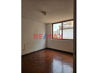 Foto 6 de Se vende casa en el corazón de Miraflores cerca de la histórica Huaca Pucllana, una zona estratégica  y emblemática de la ciudad. Ubicada a solo dos c