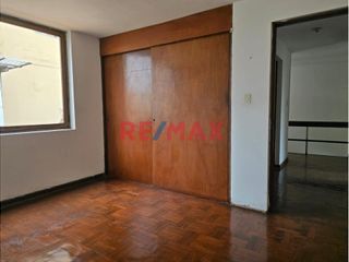Foto 11 de Se vende casa en el corazón de Miraflores cerca de la histórica Huaca Pucllana, una zona estratégica  y emblemática de la ciudad. Ubicada a solo dos c