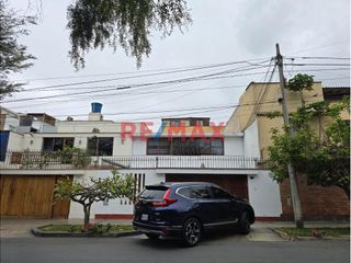 Foto 1 de Se vende casa en el corazón de Miraflores cerca de la histórica Huaca Pucllana, una zona estratégica  y emblemática de la ciudad. Ubicada a solo dos c
