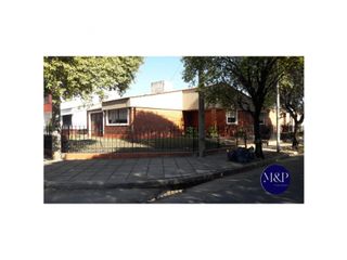 Foto 1 de VENTA- CASA ESQUINA 3 DORMITORIOS- BARRIO ANEXO ROSEDAL