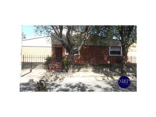 Foto 2 de VENTA- CASA ESQUINA 3 DORMITORIOS- BARRIO ANEXO ROSEDAL