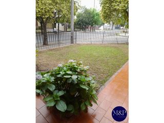 Foto 3 de VENTA- CASA ESQUINA 3 DORMITORIOS- BARRIO ANEXO ROSEDAL