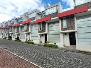 De Oportunidad Casa Moderna a Estrenar en Venta de 3 dormitorios, sector Conocoto.