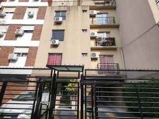Departamento 2 Ambientes al Frente con Cochera - Morón Centro-Permuta