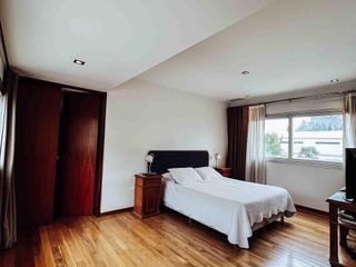 Casa en venta - 4 Dormitorios 4 Baños - Cocheras - 760Mts2 - Manuel B. Gonnet, La Plata