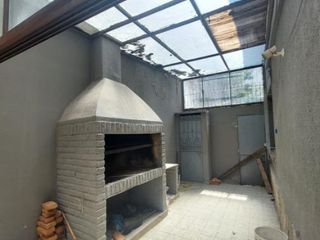 Casa en venta - 3 Dormitorios 3 Baños 2 Cocheras - 154Mts2 - Quilmes