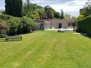 Magnifica  casa con quincho y piscina ALQUILER TEMPORADA ENERO  2024  - Fisherton