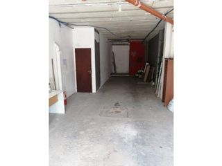 Foto 4 de venta de garage  con oficina y 2 baños