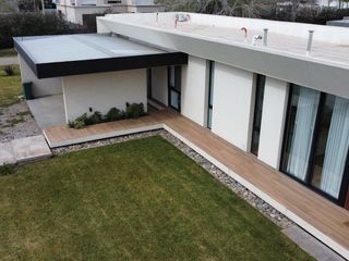Casa Moderna Diseño de Vanguardia en  Puerto Roldan