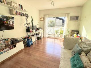 Departamento en  Venta Versalles Dos ambientes cochera cubierta