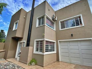 Venta Casa 5 ambientes, Zona Caisamar * Mar del Plata