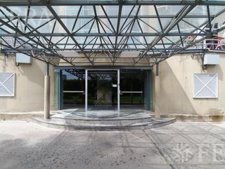 Venta departamento tipo duplex de 2 ambientes con balcón en Piñeyro (31002)