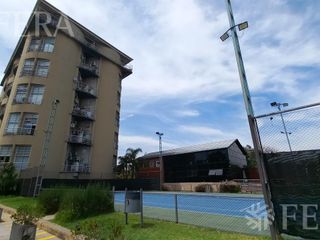 Venta departamento tipo duplex de 2 ambientes con balcón en Piñeyro (31002)