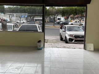 Av Prensa, Local en 270 m2, 1 ambiente, 2 baños, 2 parqueaderos