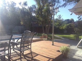 Foto 4 de Excelente Chalet en Barrio La Florida/ Gran terreno, pileta y quincho