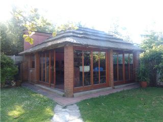 Foto 6 de Excelente Chalet en Barrio La Florida/ Gran terreno, pileta y quincho