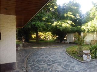 Foto 8 de Excelente Chalet en Barrio La Florida/ Gran terreno, pileta y quincho