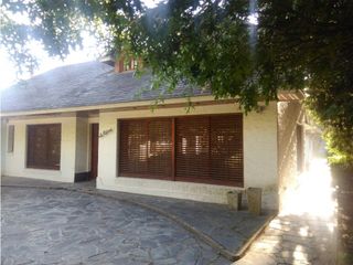 Foto 7 de Excelente Chalet en Barrio La Florida/ Gran terreno, pileta y quincho