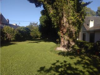 Foto 5 de Excelente Chalet en Barrio La Florida/ Gran terreno, pileta y quincho