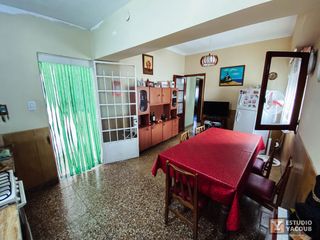 Casa en venta - 3 Dormitorios 1 Baño - 150Mts2 - La Plata