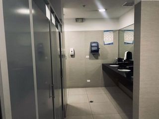 Foto 11 de OFICINA EN ALQUILER EN SAN ISIDRO - IMPLEMENTADA Y AMOBLADA