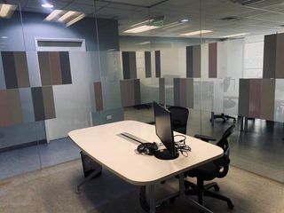 Foto 4 de OFICINA EN ALQUILER EN SAN ISIDRO - IMPLEMENTADA Y AMOBLADA