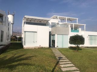 MODERNA CASA DE PLAYA EN VENTA EN GRAMAS KM69 CON VISTA AL MAR