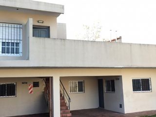 Foto 1 de Casa con Departamento en venta en Rincon de Milberg