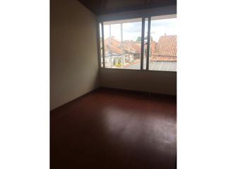 VENDO CASA ALHAMBRA ESQUINERA