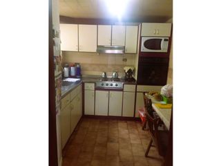 VENDO CASA ALHAMBRA ESQUINERA