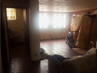 VENDO CASA ALHAMBRA ESQUINERA