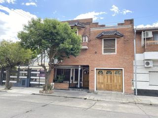 Casa 5 ambientes con patio, terraza y cochera - Acepta propiedad menor valor